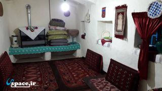 نمایی از اتاق سنتی و زیبا اقامتگاه بوم گردی ننه بی بی - گالیکش - روستای کرنگ کفتر